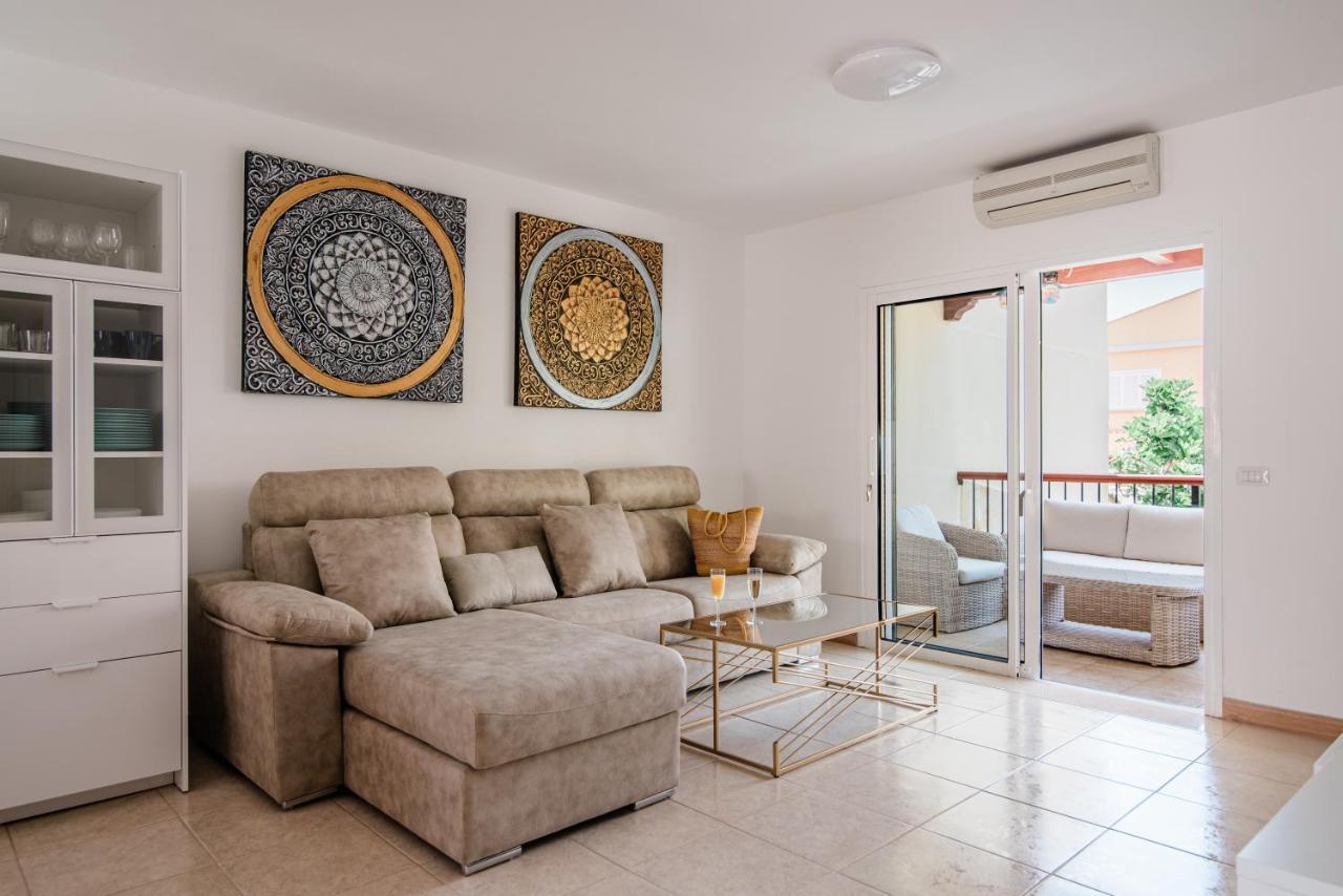Comfortable 4-Bedroom Villa With Private Gardens Costa Adeje  Buitenkant foto