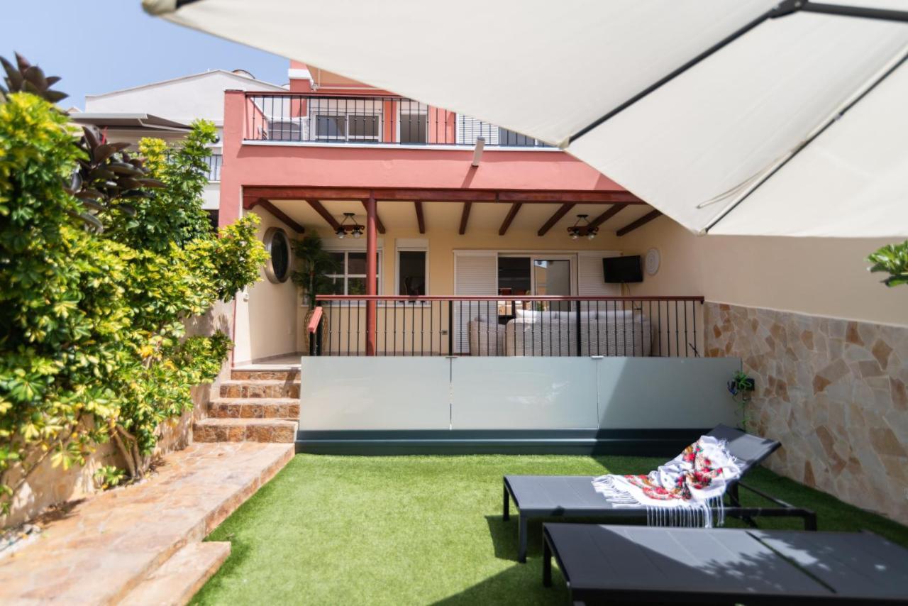 Comfortable 4-Bedroom Villa With Private Gardens Costa Adeje  Buitenkant foto