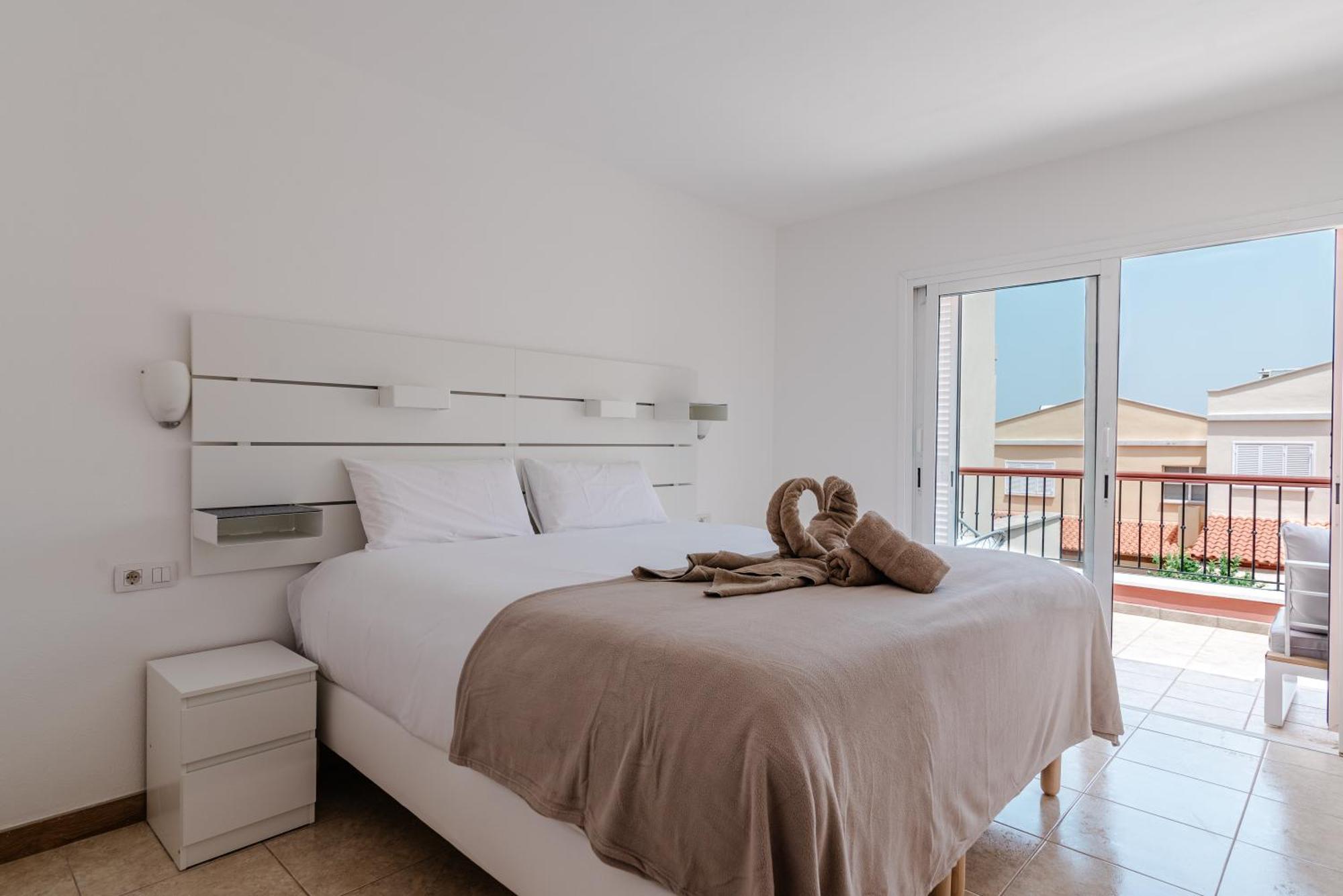 Comfortable 4-Bedroom Villa With Private Gardens Costa Adeje  Buitenkant foto