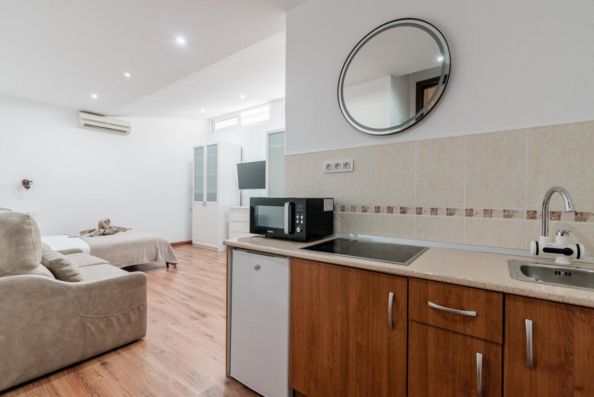 Comfortable 4-Bedroom Villa With Private Gardens Costa Adeje  Buitenkant foto