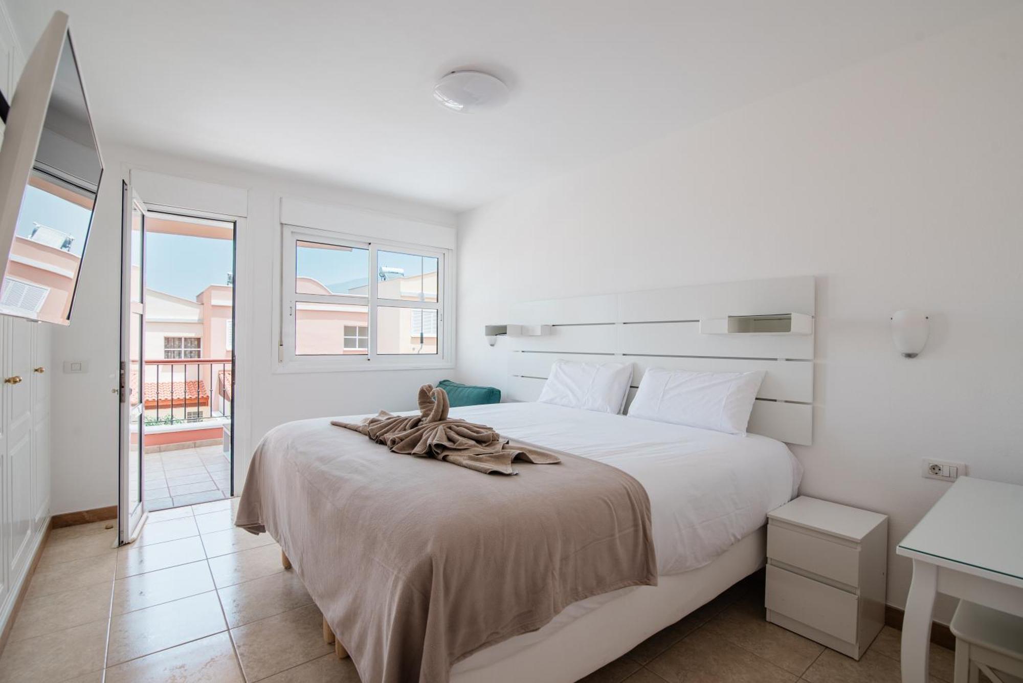 Comfortable 4-Bedroom Villa With Private Gardens Costa Adeje  Buitenkant foto