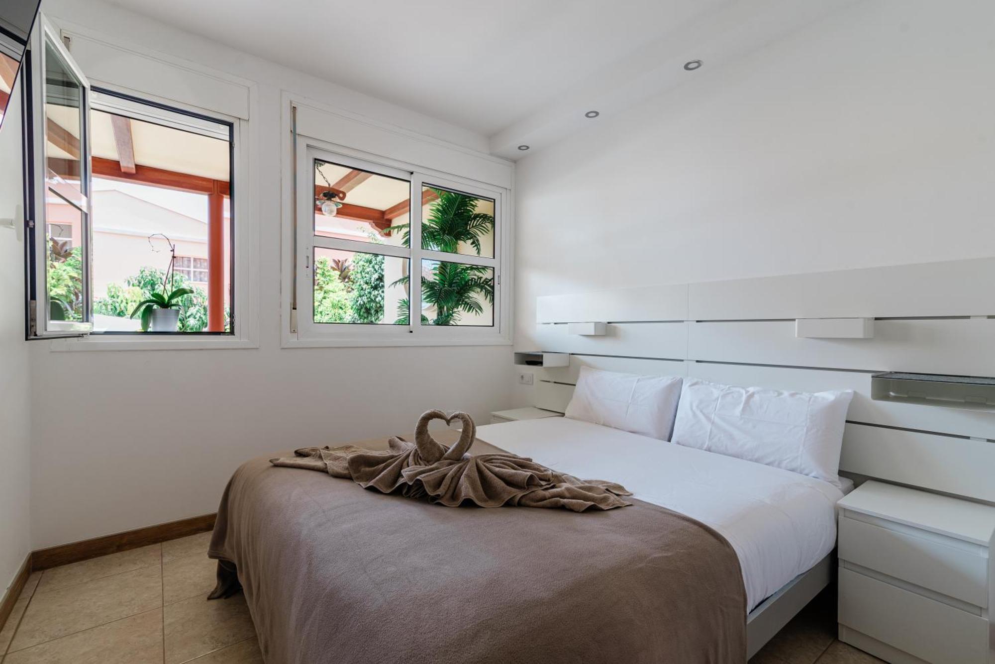 Comfortable 4-Bedroom Villa With Private Gardens Costa Adeje  Buitenkant foto