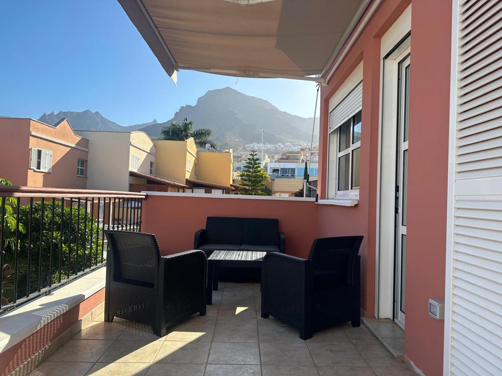 Comfortable 4-Bedroom Villa With Private Gardens Costa Adeje  Buitenkant foto